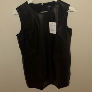 Theory: Mod shift crew black Bedford faux leather
Dress